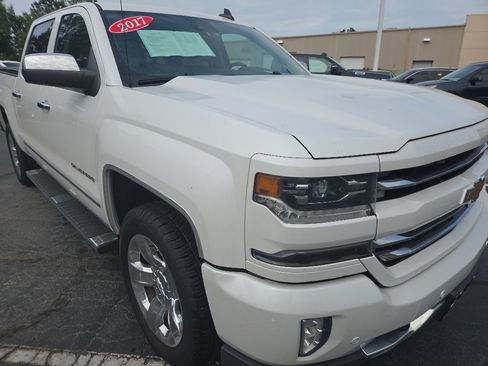 Used 2017 Chevrolet Silverado 1500 LTZ Z71 w/ LTZ Plus Package AWD/4WD image 8