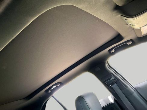 Used 2021 Cadillac XT4 Sport w/ Cold Weather Package FWD image 13