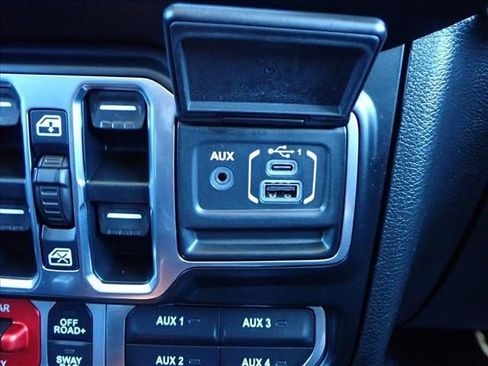 Used 2021 Jeep Gladiator Rubicon w/ Cold Weather Group AWD/4WD image 18