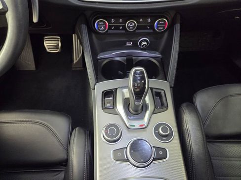 Used 2023 Alfa Romeo Stelvio Veloce AWD/4WD image 13