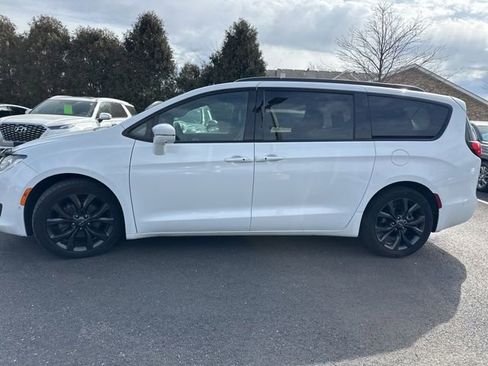 Used 2018 Chrysler Pacifica Limited w/ Advanced Safetytec Group image 12