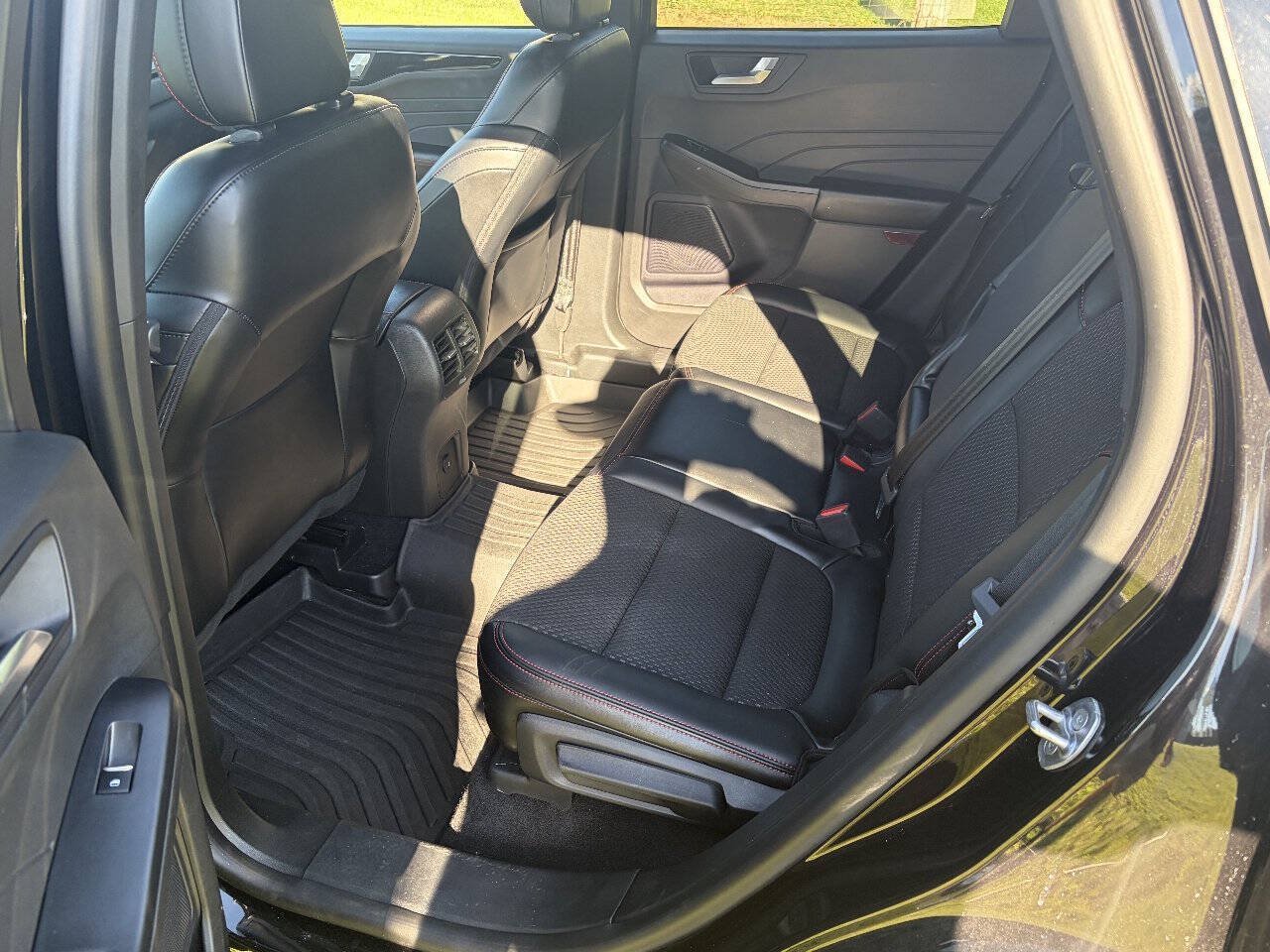 Used 2024 Ford Escape ST-Line w/ Tech Pack #1 FWD image 8