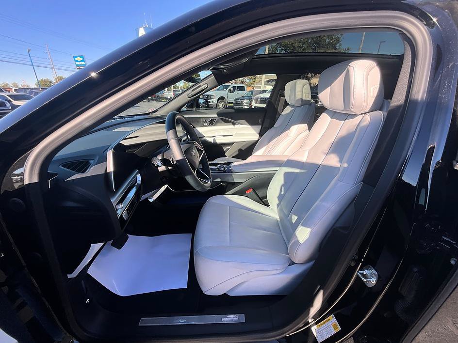Used 2025 Cadillac Lyriq Sport AWD/4WD image 15
