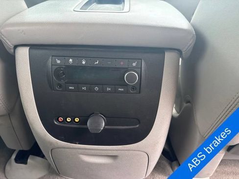 Used 2014 GMC Yukon XL SLT w/ SLT-2 Equipment Package AWD/4WD image 16