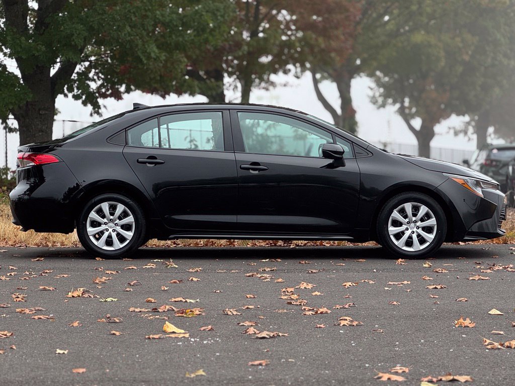 Used 2025 Toyota Corolla LE FWD image 8