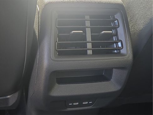 New 2026 Volkswagen Tiguan SE image 12