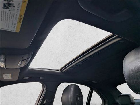 Used 2018 Mercedes-Benz C 350e Sedan image 16