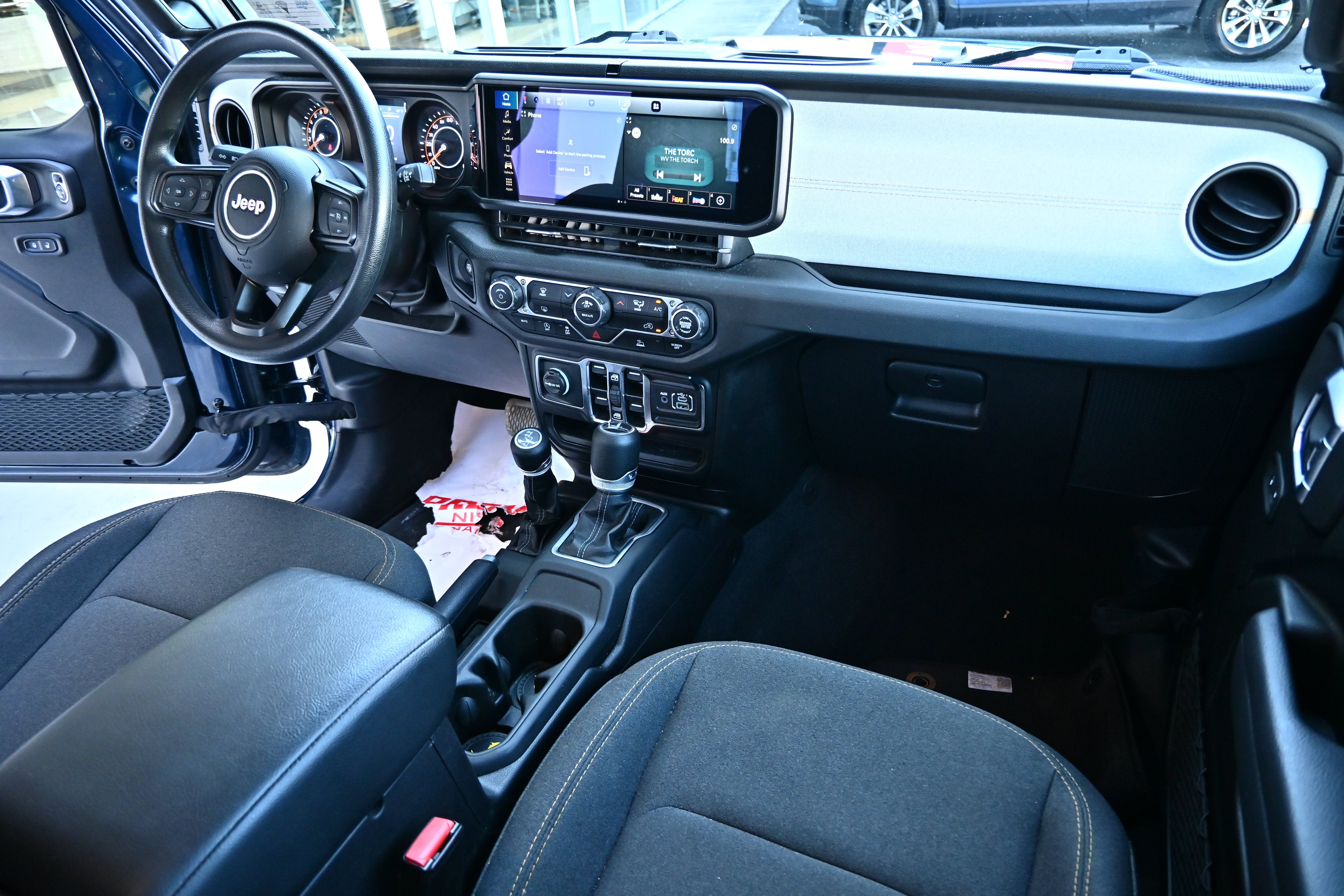 Used 2025 Jeep Gladiator Sport AWD/4WD image 19