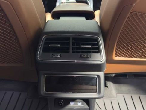 Used 2019 Audi e-tron Prestige w/ Prestige Package AWD/4WD image 17