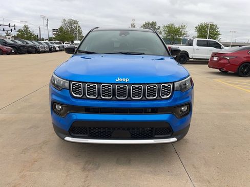 Used 2025 Jeep Compass Limited AWD/4WD image 3