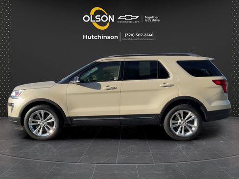 Used 2018 Ford Explorer XLT w/ Equipment Group 201A AWD/4WD image 2