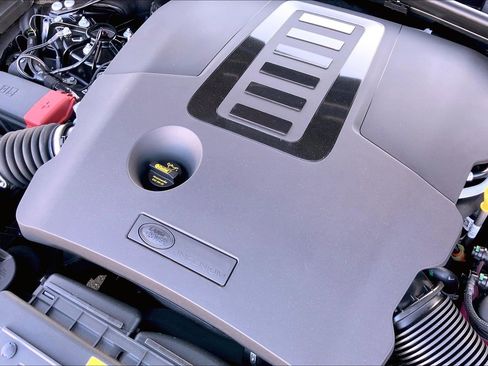 New 2026 Land Rover Range Rover Velar Dynamic SE image 15