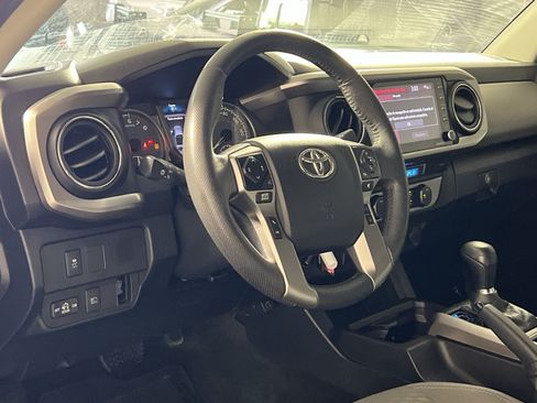 Used 2022 Toyota Tacoma SR5 AWD/4WD image 16