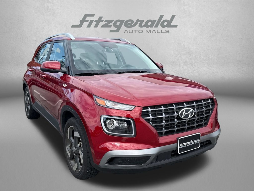 Certified 2025 Hyundai Venue Limited FWD image 1