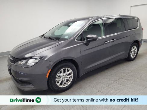 Used 2023 Chrysler Voyager LX FWD image 1