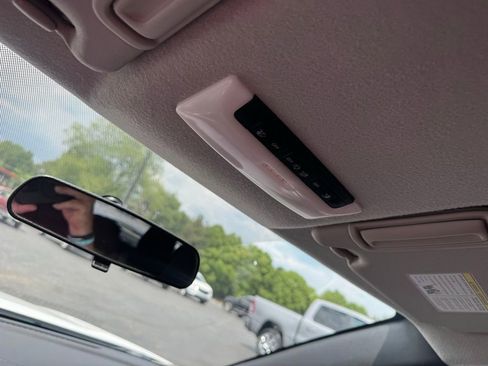 Used 2018 Nissan Kicks SR FWD image 25