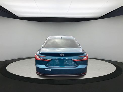 Used 2025 Toyota Camry LE image 7