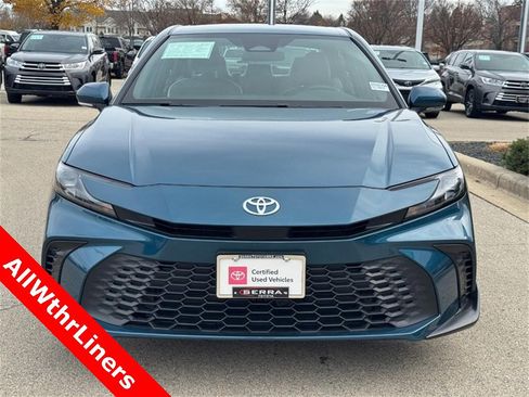 Used 2025 Toyota Camry SE image 9