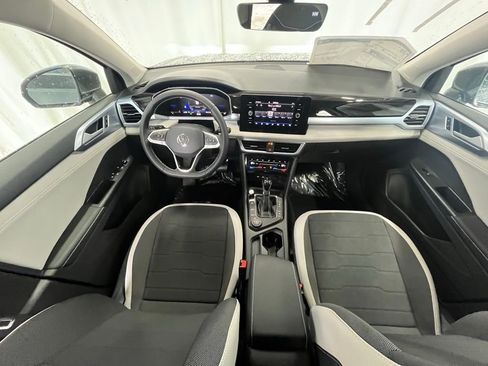 New 2025 Volkswagen Taos SE image 13