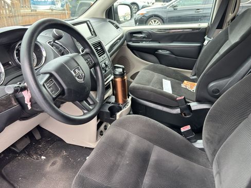 Used 2018 Dodge Grand Caravan SE w/ UConnect Hands-Free Group FWD image 5