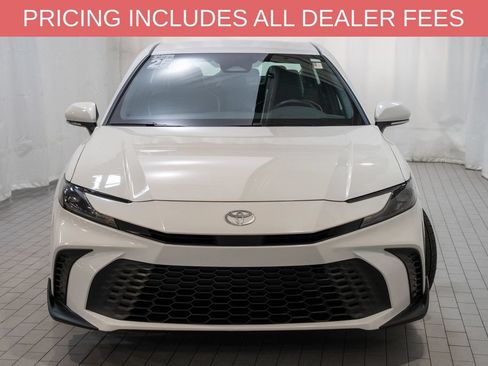 Used 2025 Toyota Camry SE FWD image 2