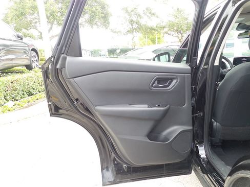 Used 2024 Nissan Rogue S FWD image 21