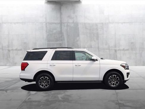 Used 2024 Ford Expedition XLT AWD/4WD image 5