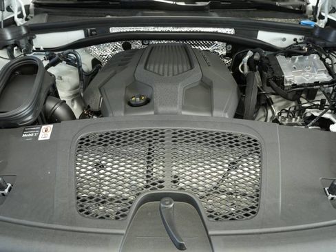 New 2025 Porsche Macan image 30