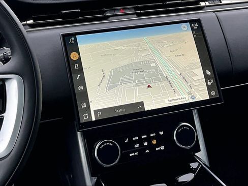 Used 2023 Land Rover Range Rover SE image 8