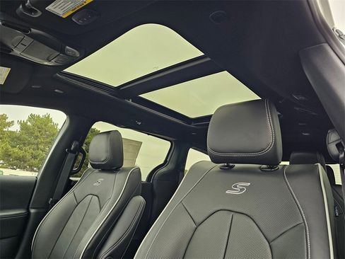 New 2026 Chrysler Pacifica Limited w/ S Appearance Package image 28