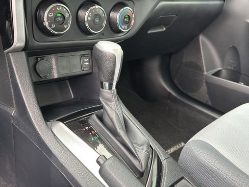 Used 2017 Toyota Corolla LE image 23