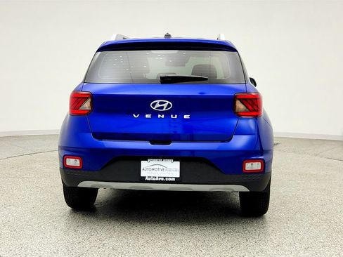 Used 2023 Hyundai Venue SEL FWD image 6