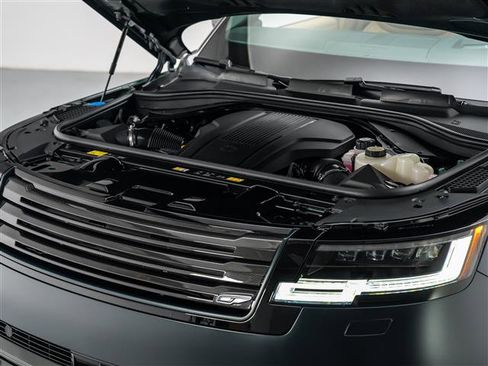New 2025 Land Rover Range Rover Long Wheelbase Autobiography image 13