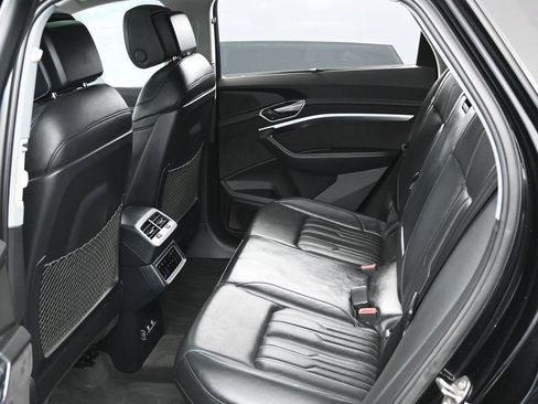 Used 2019 Audi e-tron Prestige w/ Prestige Package image 31