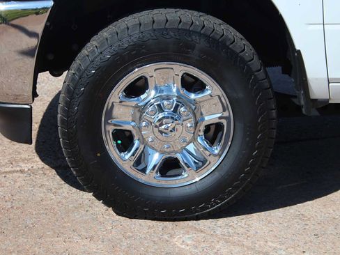 Used 2024 RAM 2500 Tradesman w/ Chrome Appearance Group AWD/4WD image 17