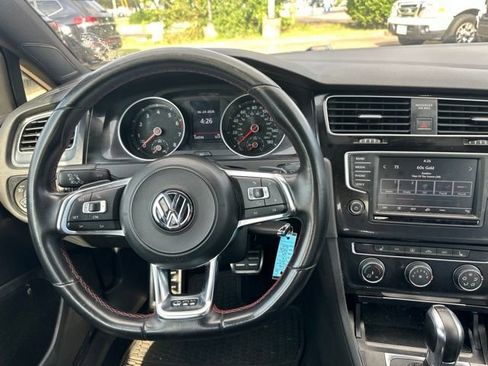 Used 2017 Volkswagen Golf 4-Door FWD image 16