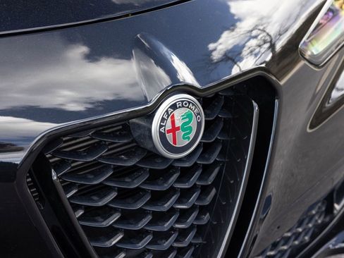 Used 2024 Alfa Romeo Stelvio Veloce image 17