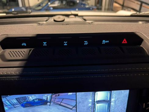 Used 2025 Ford Bronco Badlands image 22