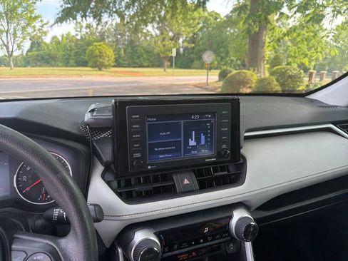 Used 2021 Toyota RAV4 XLE FWD image 13