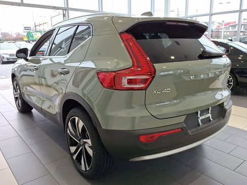 Used 2025 Volvo XC40 B5 Ultra w/ Climate Package image 4