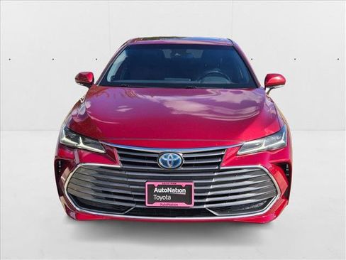 Used 2021 Toyota Avalon Limited image 2