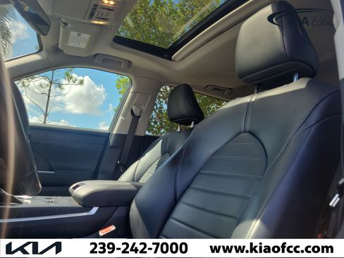 Used 2023 Toyota Highlander XLE FWD image 25