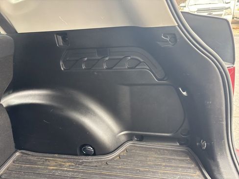 Used 2018 Toyota RAV4 LE image 32