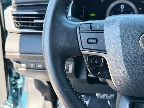Used 2025 Toyota Camry SE FWD image 33