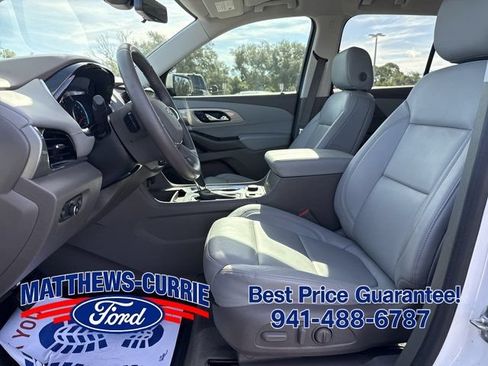 Used 2020 Chevrolet Traverse LT w/ LT Premium Package FWD image 9