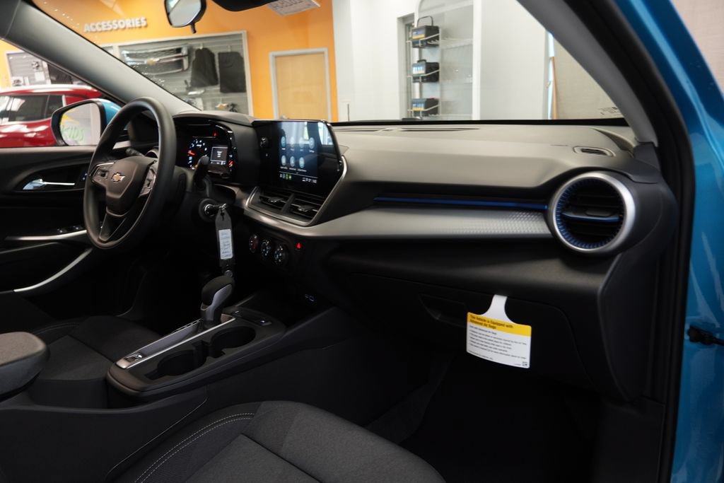 New 2026 Chevrolet Trax LS w/ LS Convenience Package FWD image 32