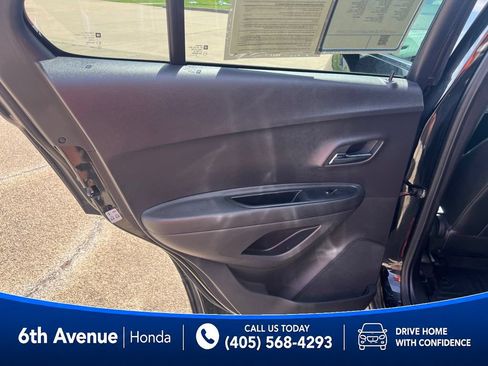 Used 2019 Chevrolet Trax LT w/ LT Convenience Package AWD/4WD image 14
