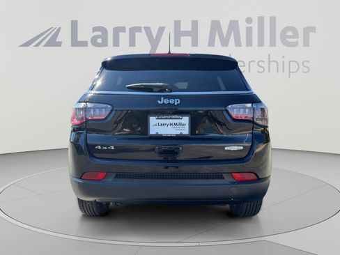 Used 2024 Jeep Compass Latitude AWD/4WD image 4
