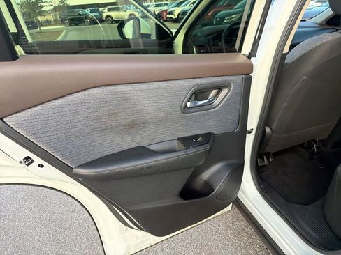 Certified 2023 Nissan Rogue SV image 19