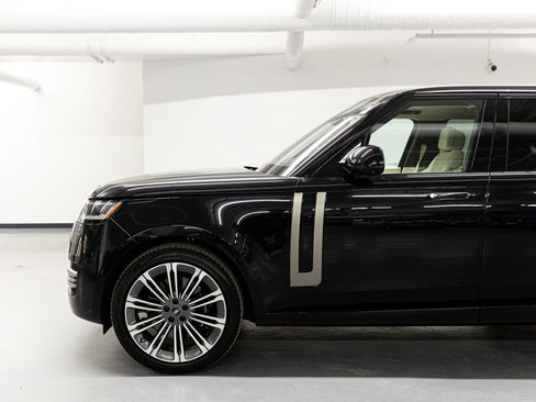 Used 2023 Land Rover Range Rover SE image 7